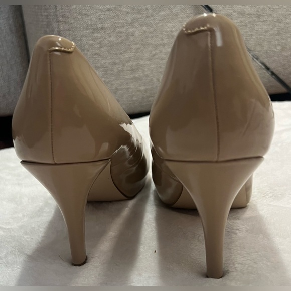 Madden Girl Nude GETTA Mid Heel Platform Pumps Patent Heels Size 9 - Picture 3 of 8